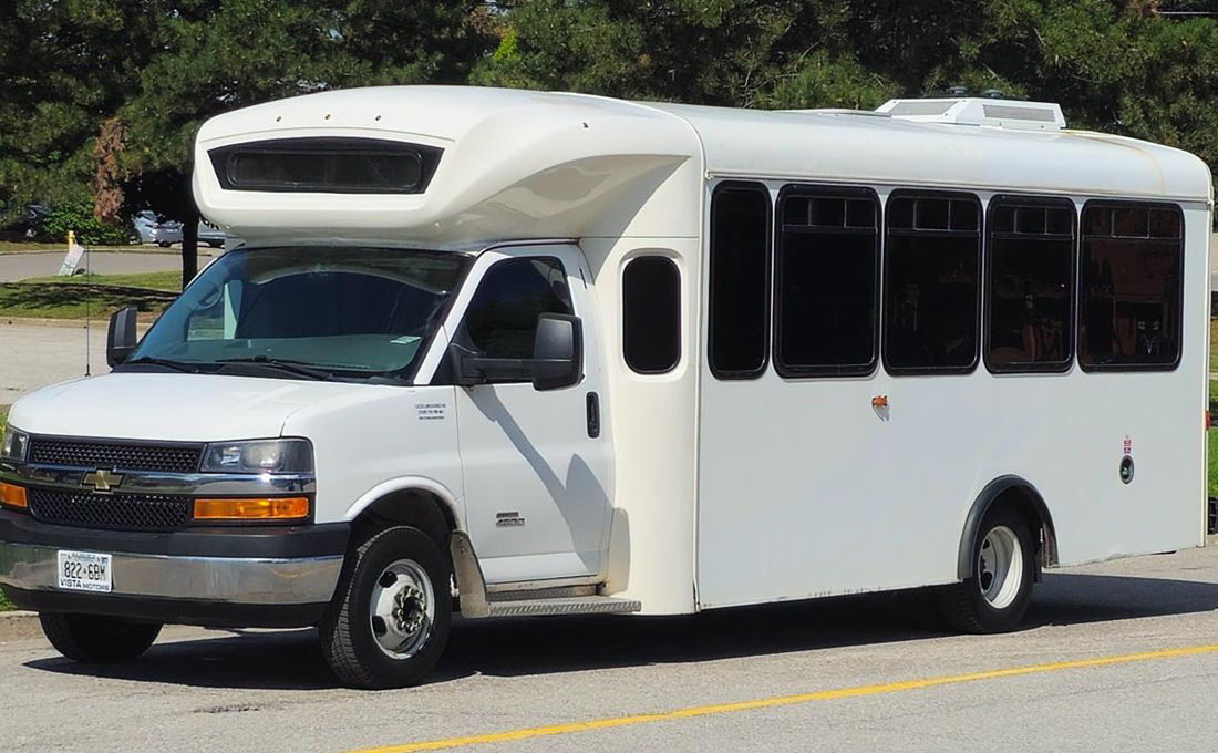 22 passengers party bus